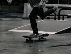 开云体育app-跨界体育风云录，新疆队强势拿下尼克斯，班凯罗在F1街道赛接管比赛