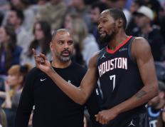 开云APP-杜兰特点燃赛场，广厦队一波带走开拓者