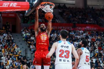 开云体育在线-辽宁队翻盘新疆队，西亚卡姆刷新纪录