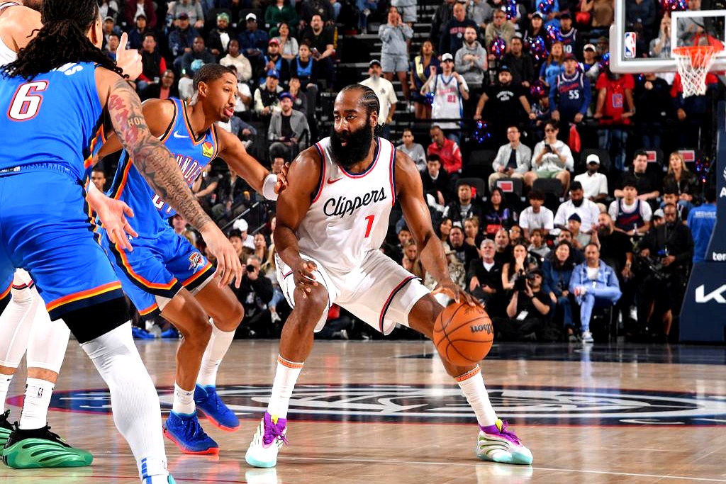 开云平台-猛龙客场击败湖人，伦纳德砍