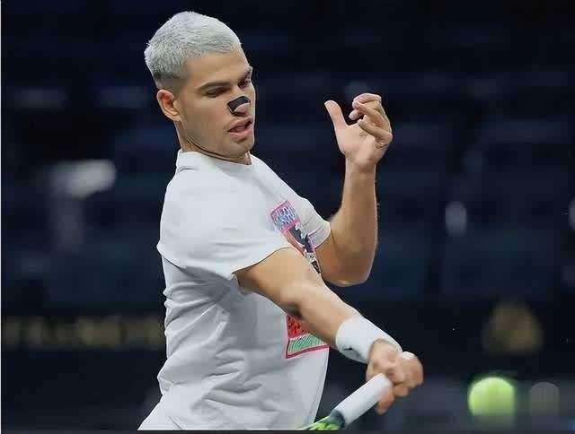 开云APP-欧洲网球队翻盘意大利网球队,费德勒送出助攻