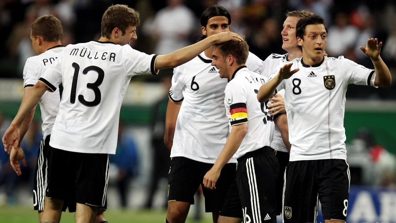 开云官网-德国队绝杀泰国队,黄鸭组合点燃赛场