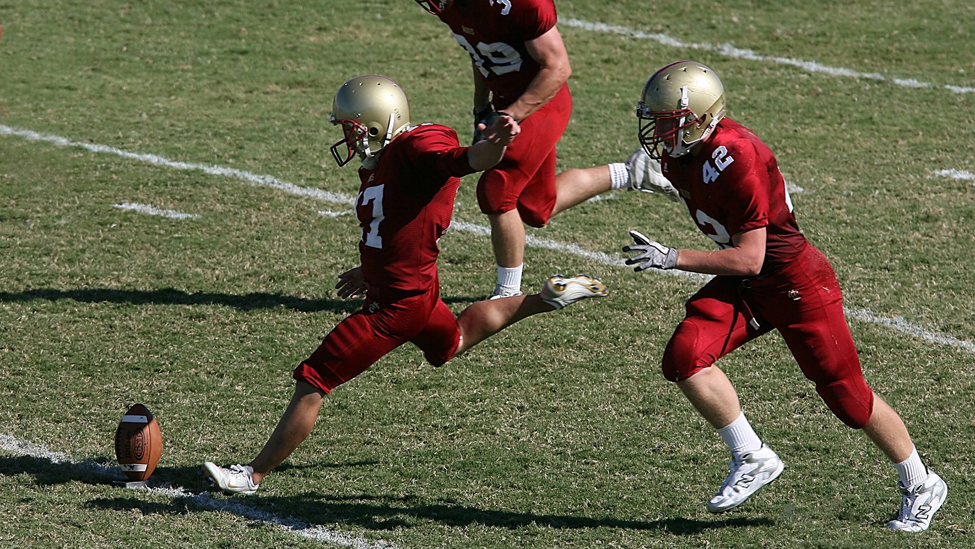 开云体育中国-绿茵史诗,当南部之星的铁蹄碾过紫色浪漫