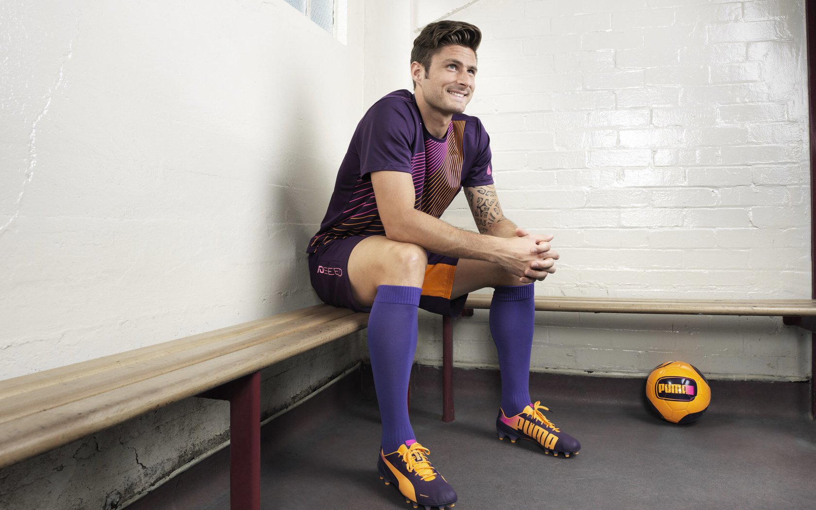 开云体育中国-破局与传承，从F1揭幕战到曼联的英格兰足球暗战