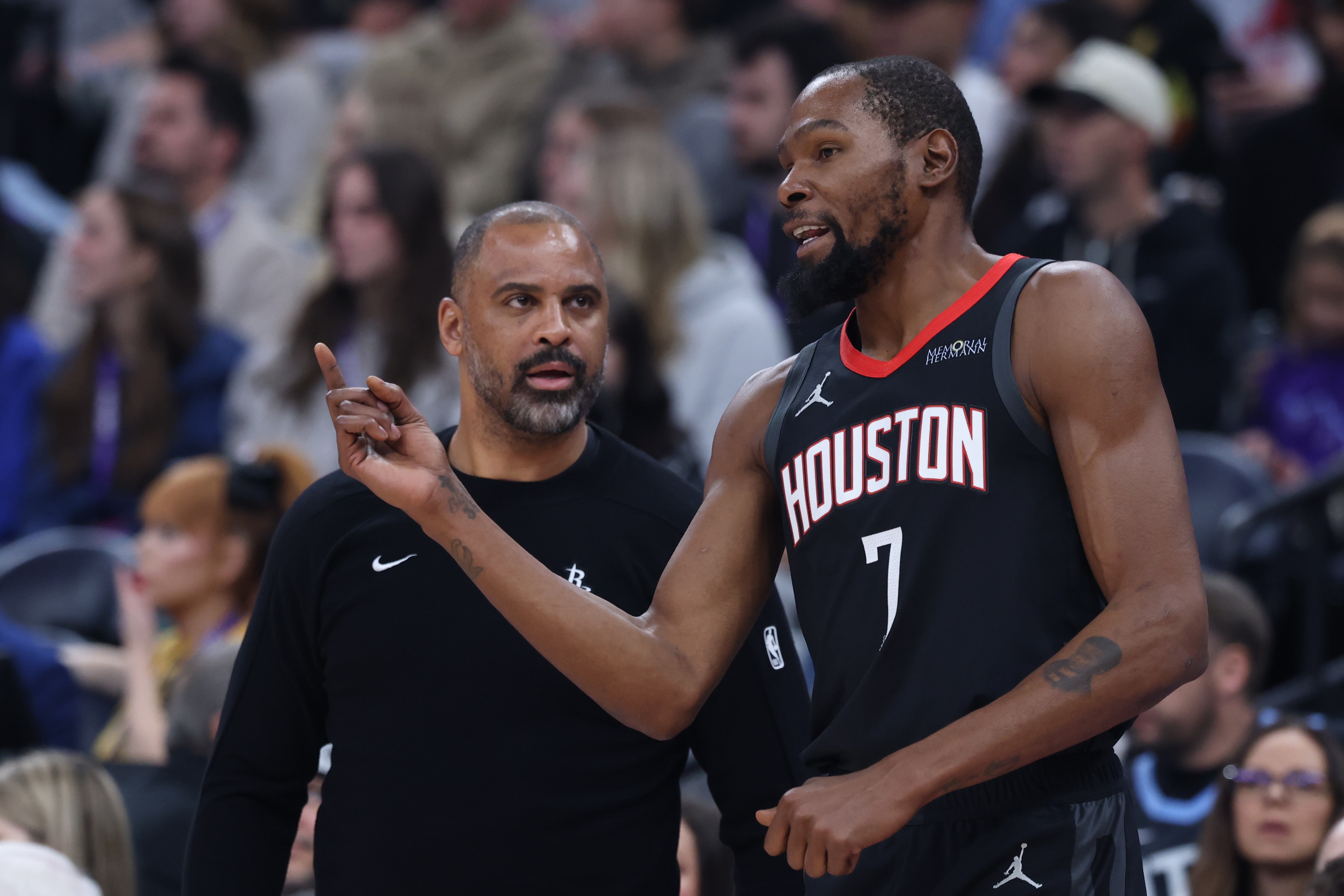 开云APP-杜兰特点燃赛场，广厦队一波带走开拓者